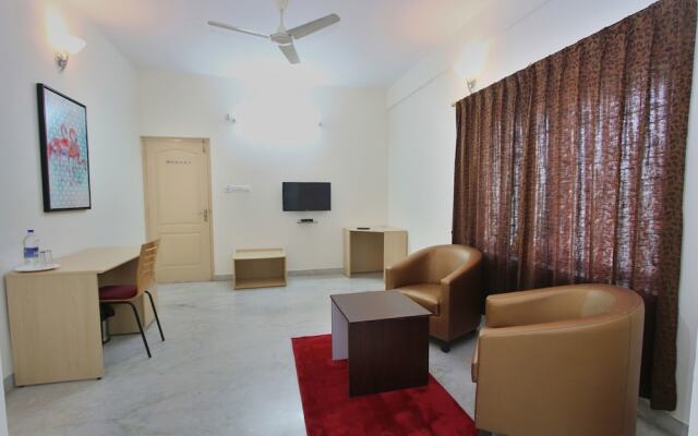 OYO 5379 Crown White House