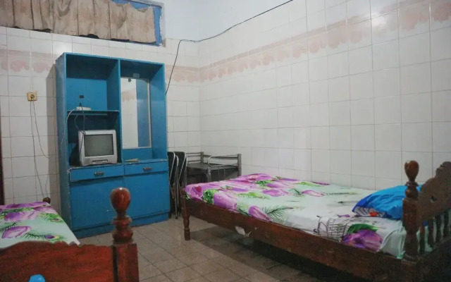 OYO Life 1972 Aman Family Inn Syariah