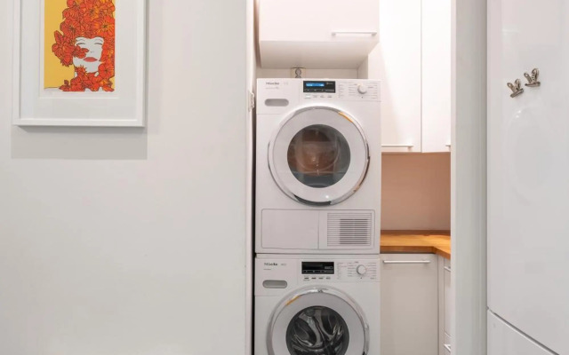 Luxury 2BR Central Getaway, Workation, Staycation, Remote Work