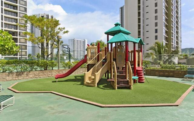Waikiki Banyan #3205-T2