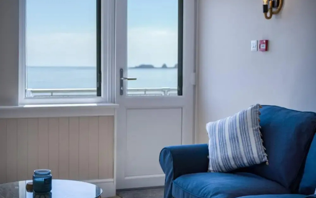 Waterfront 1 - 1 Bedroom Apartment - Wisemans Bridge