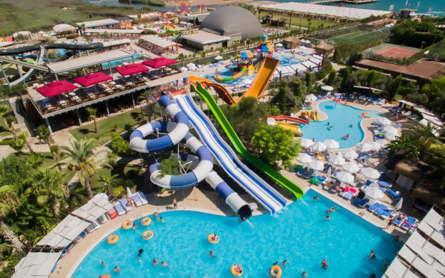 Saturn Palace Resort