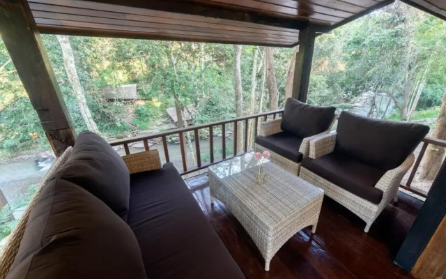 Tawan Riverside - Elephant Resort
