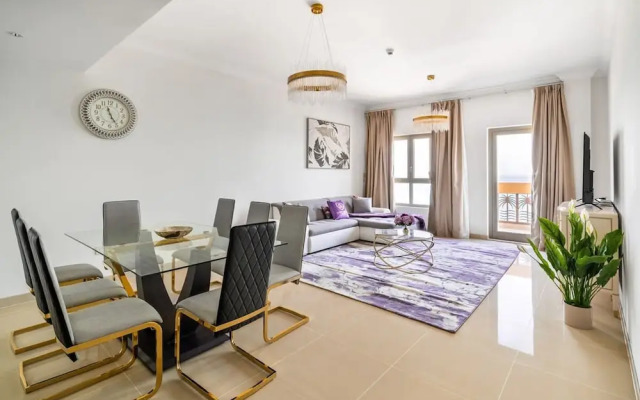 Stunning 2BR Apt Palm Jumeirah