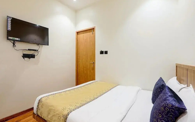 OYO 424 Hotel Apple Suites