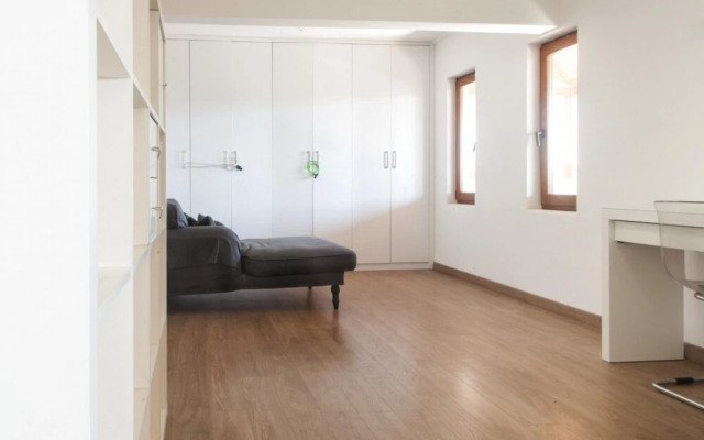 Central Flat With City View and Terrace in Sisli
