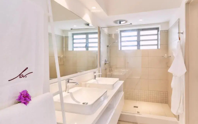 Les Estivales Beachfront Suites & Penthouses by LOV