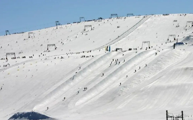 Plush Apartment in Les Deux-alpes With Balcony