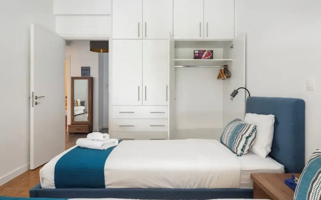 Glimmer 2-Bedroom Apartment in Athens