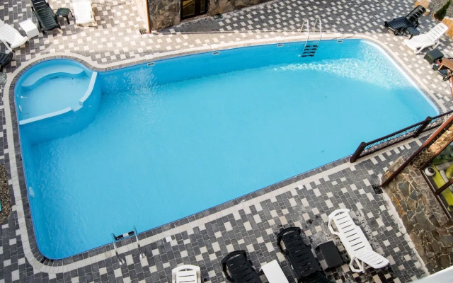 Whiteberry Hotel