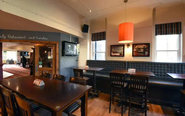 Oaklands Hotel