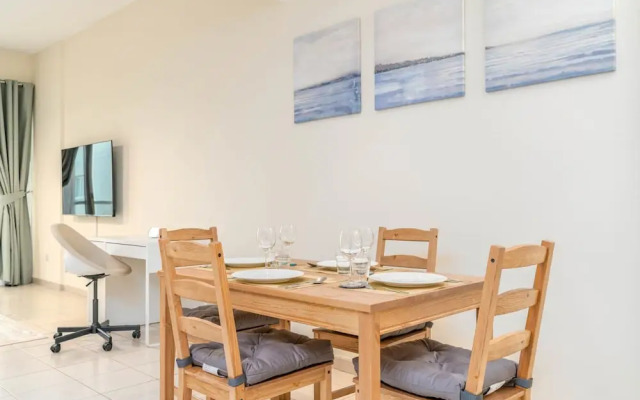 Luxe 1BD Sleeps 4 Parking Pool Gym