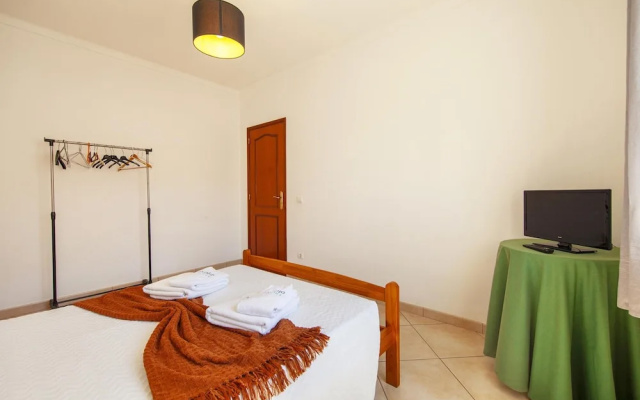 FF 02 - Bedroom 2 in Sea Breeze Guesthouse