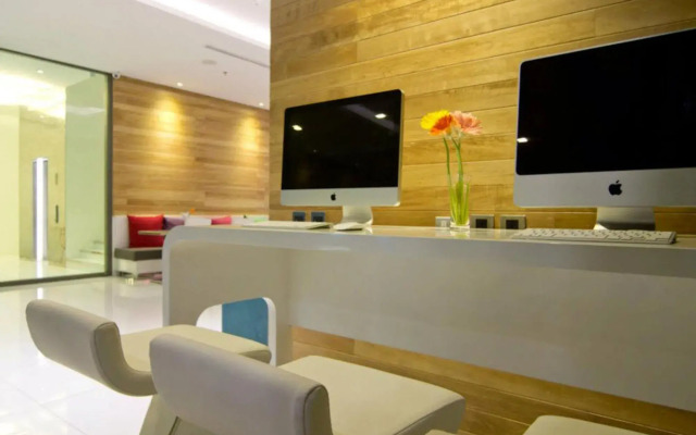 Seven Zea Chic Hotel