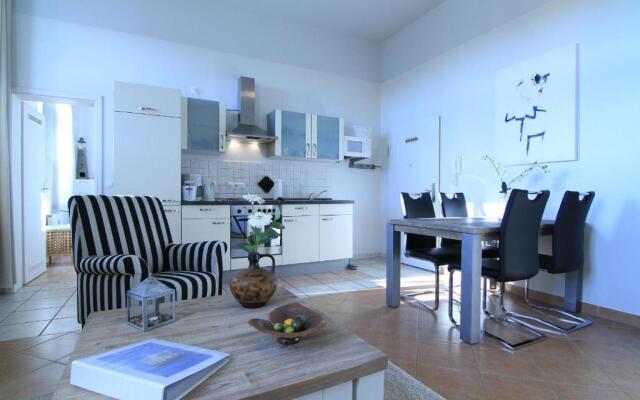 F-1063 Stachelbeerbluete in Glowe