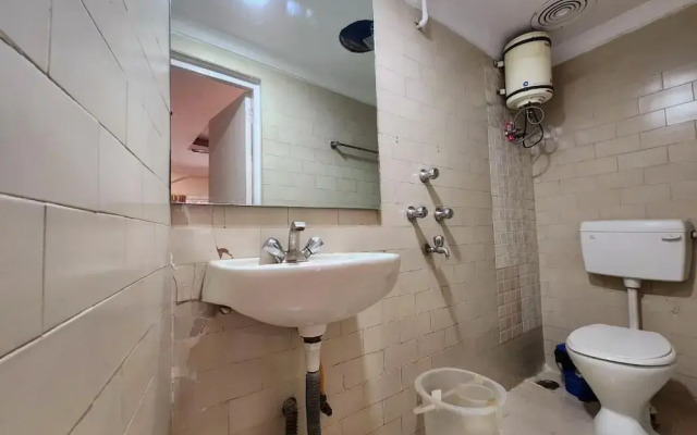 ZO Rooms Esplanade SN Banerjee Road