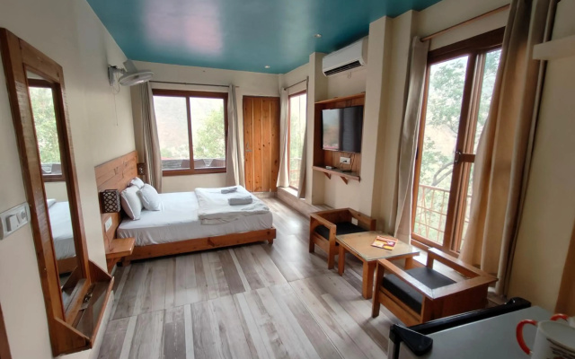 Hill Top Swiss Cottage – Guest Rooms – Tehri