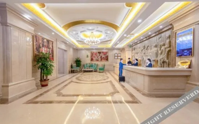 Vienna Hotel (Shenzhen North Railway Station Minzhi Branch)