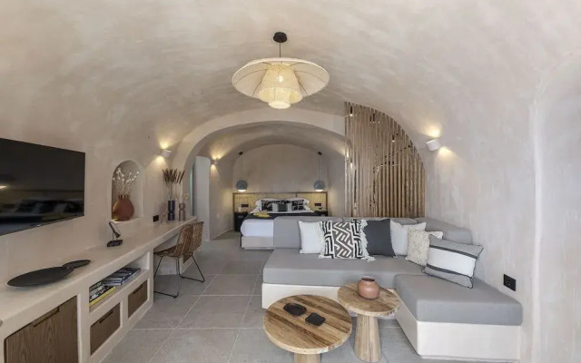 The Exotic Cave Suite