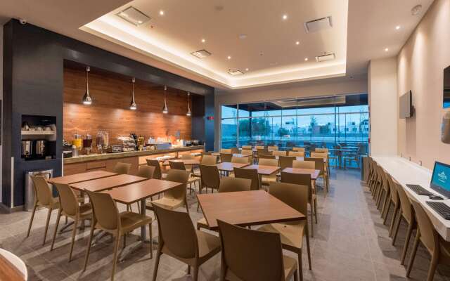 Microtel Inn &amp; Suites by Wyndham San Luis Potosi
