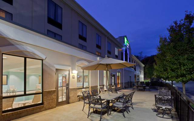 Holiday Inn Express Hotel & Suites Winchester by IHG