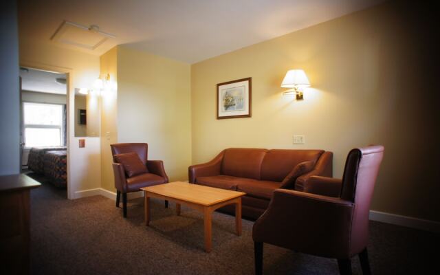 Silverwood Inn & Suites