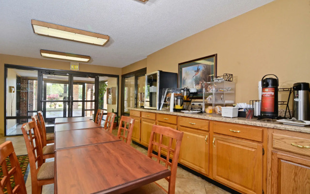 Travelers Inn and Suites