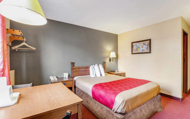 Econo Lodge Junction City I-70 Near Fort Riley