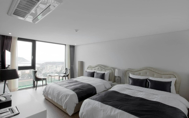 Eins Hotel