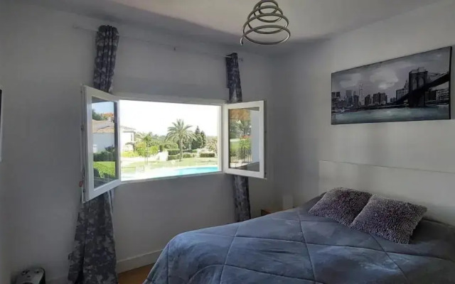 Refurbished 2-Bed Apartment in El Paraiso Alto