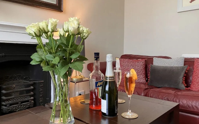 Chic City Centre Georgian Maisonette