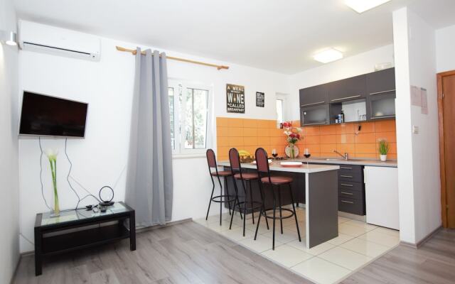 Apartment and Room Me and Mrs Jones