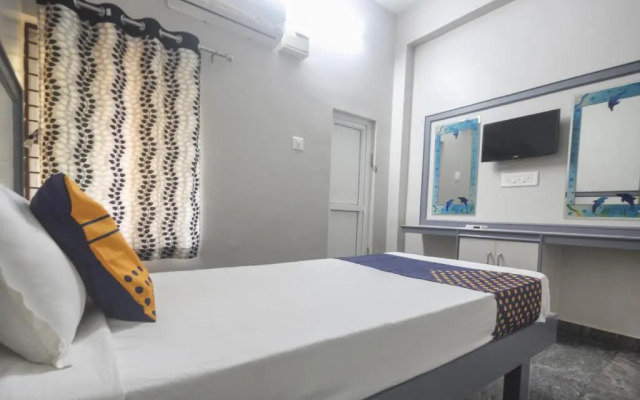Sri Krishna Lodge by OYO Rooms