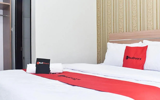 RedDoorz Plus near Malang Town Square