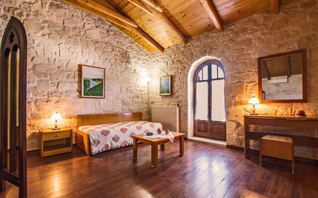 The Vivian - Luxury Stone Villa