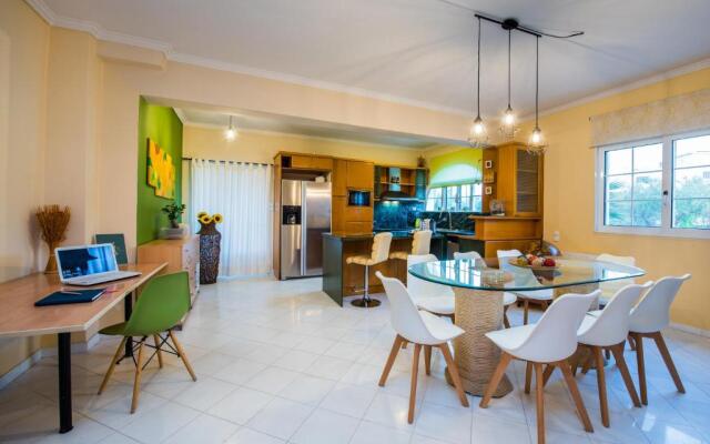 Eleni's Family Villa