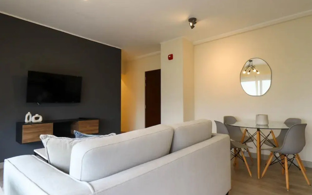 w Admirable 2BR w Modern Balcony in Miraflores