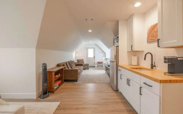 Scarlet Ridge Retreat - Near Wineries & DT Austin!