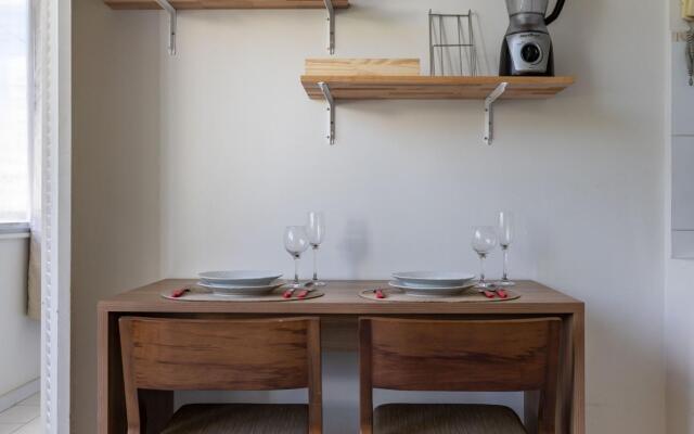 2 pax two blocks from the beach | VP604 Z1