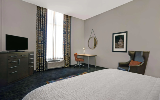 Hampton Inn & Suites Austin @ The University / Capitol