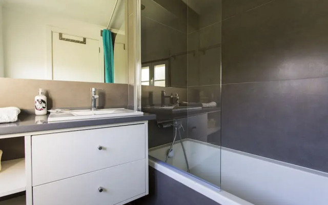 ALTIDO Urban 1-bed flat w/workspace, moments from Av. da Liberdade
