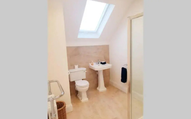 Large 2 ensuite bedroom flat with lovely views