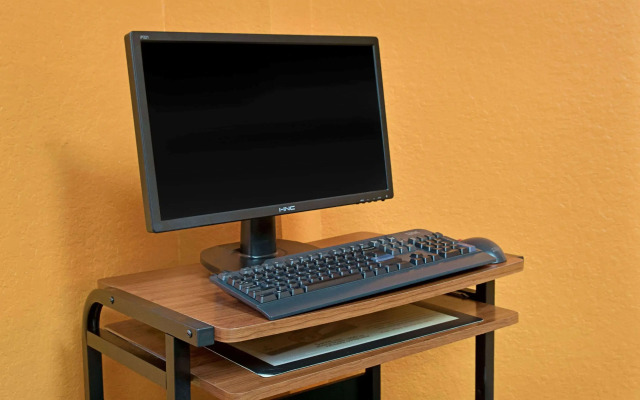 Super 8 by Wyndham Houston/Brookhollow NW