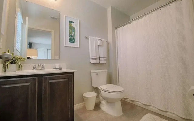 5137 Compass Bay