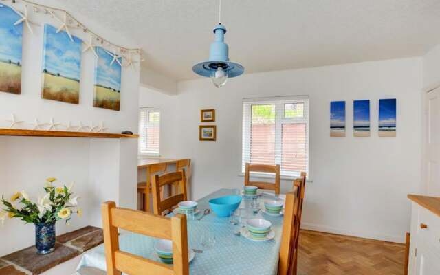 Pretty Holiday Home in Saundersfoot With Garden