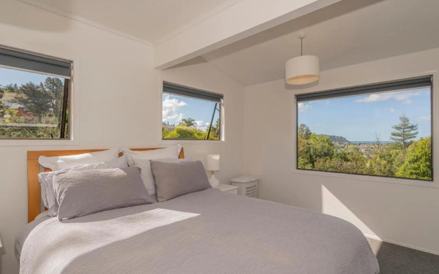 Hillside Haven - Tairua Holiday Home