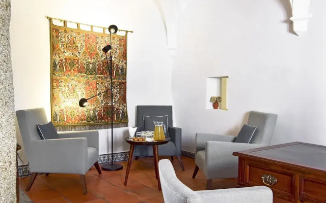 The Noble House Suites & Apartments