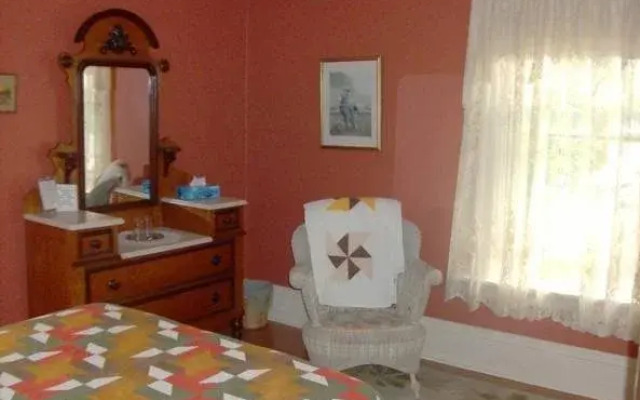 Spillett House B & B