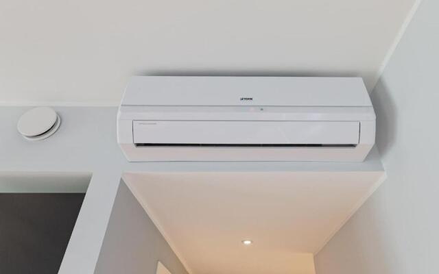 Central apartments, Quiet with Free Parking and AC.