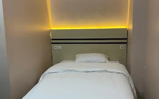 Karana Guesthouse Syariah Bandung & Luang Cafe